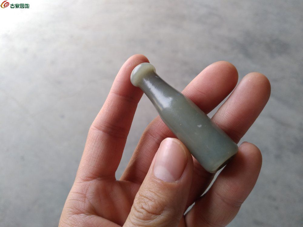 和田青玉老烟嘴最新价格揭秘，最新行情及市场动态分析