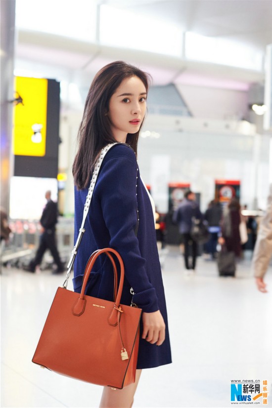 杨幂机场街拍新风尚，时代影响力与风尚标杆