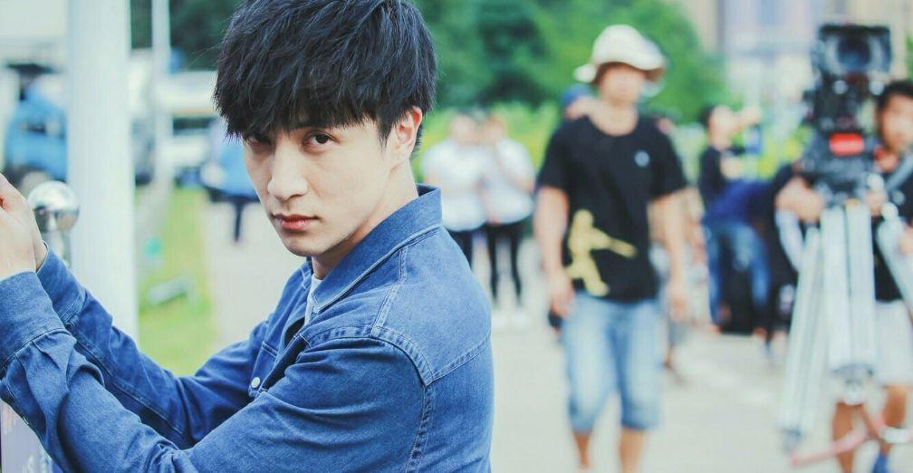 薛之谦最新芭莎写真，友情、音乐与家的融合日常风采展示