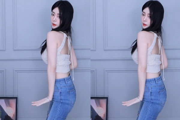 青青草针对华人最新,青青草针对华人最新，小巷中的独特风味探索之旅