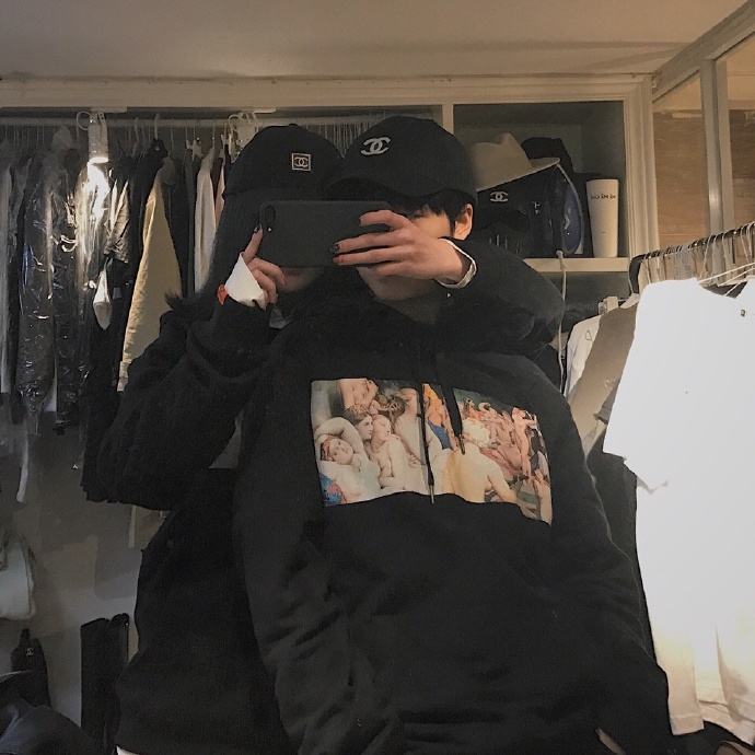 情侣头像新潮流，拥抱自信与成就感的旅程学习变化。