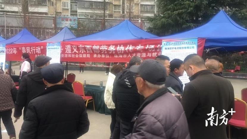 正安最新招聘资讯,高科技产品里程碑,引领未来生活新潮,开启职业新篇章