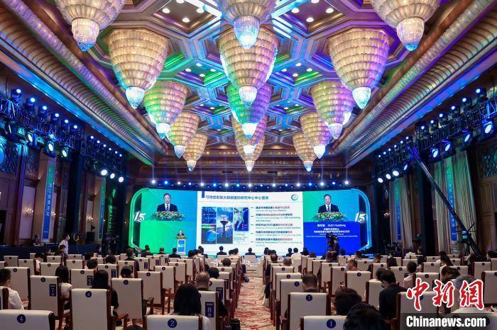 澳门广东二八站论坛,新式数据解释设想_LAU50.689定制版