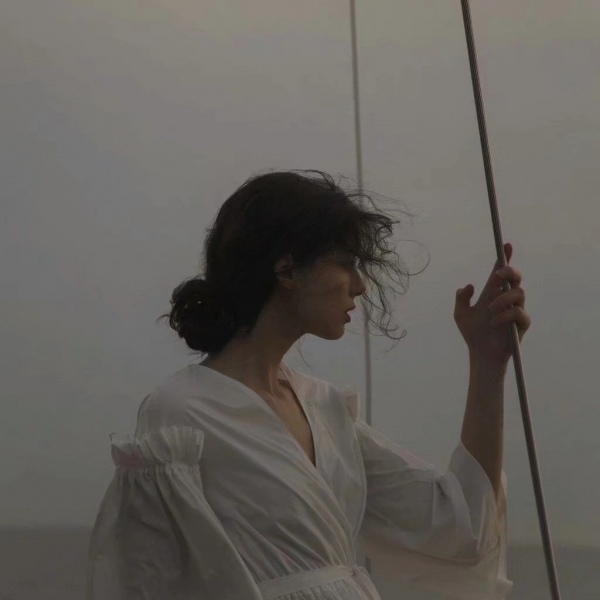 欧美风女头像最新版，时尚潮流尽在掌握！