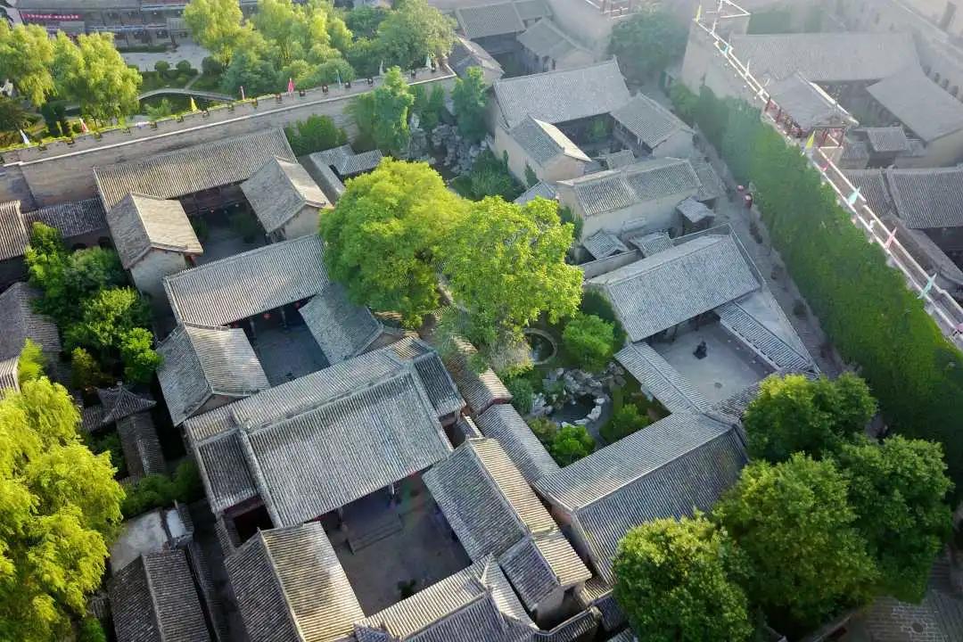 麒麟区新任干部公示与探寻自然美景之旅,内心平和宁静的启程