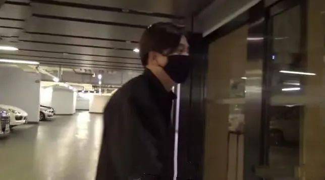 马国明与汤洛雯的最新日常故事更新,甜蜜恋情揭秘!