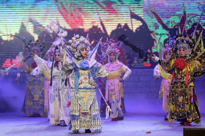 杨梅,年龄只是数字,梦想不设限的演员之路。